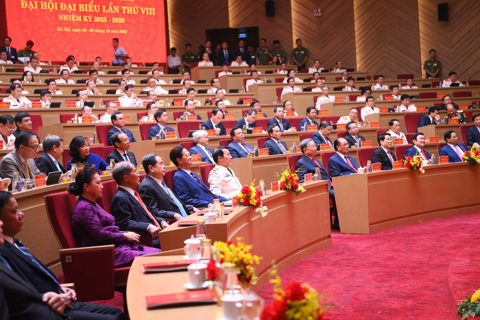 Tổng Bí thư Tô Lâm, Chủ tịch nước Lương Cường, Thủ tướng Chính phủ Phạm Minh Chính, Chủ tịch Quốc hội Trần Thanh Mẫn cùng các đồng chí lãnh đạo, nguyên lãnh đạo Đảng, Nhà nước, Mặt trận Tổ quốc Việt Nam dự Đại hội đại biểu Đảng bộ Công an Trung ương lần thứ VIII, nhiệm kỳ 2025 – 2030.