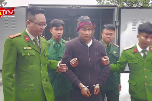 Chân dung đối tượng người nước ngoài vận chuyển hơn 1 tấn hàng cấm để tiêu thụ dịp giáp Tết