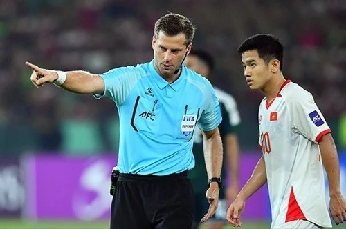 "Hung thần thẻ phạt" bắt chính trận U23 Việt Nam gặp U23 Trung Quốc