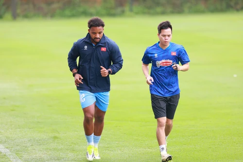 Xuân Son 'chạy đua' thể lực, chưa thể tập cùng tuyển Việt Nam