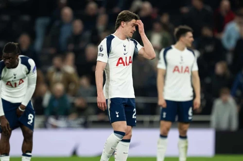 Tottenham ngấp nghé xuống hạng