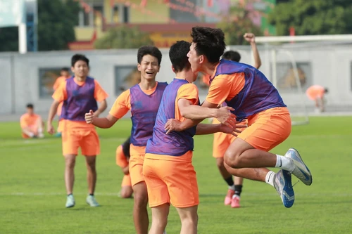 THPT Chu Văn An vỡ òa với tấm vé tứ kết