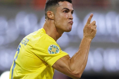 Ronaldo 'quay xe', ngừng đình công ở Al Nassr