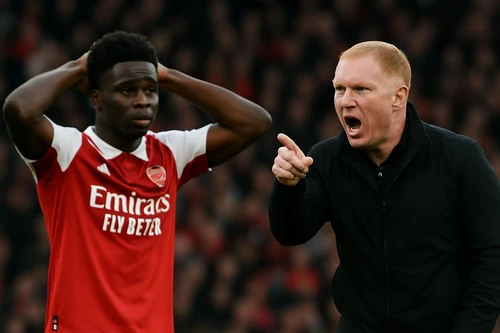 Huyền thoại MU mỉa mai Arsenal