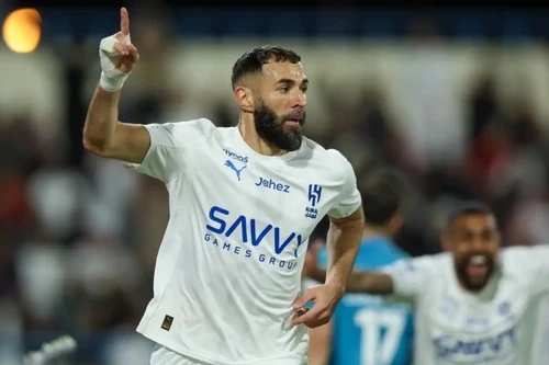 Benzema lập hattrick ngay trận ra mắt Al Hilal