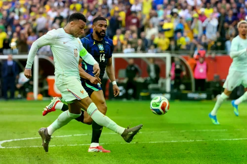 Brazil gục ngã trước tuyển Pháp dù chơi hơn người