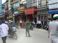 Sắc phục cảnh sát hòa màu áo tình nguyện trong ngày đầu kỳ thi tuyển sinh THPT năm 2022