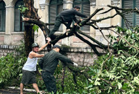 Cảnh sát bảo vệ mục tiêu khắc phục sự cố bão Yagi tại cơ quan đại diện ngoại giao