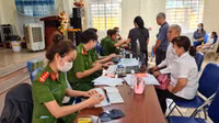 Hình ảnh đẹp của cán bộ chiến sỹ Công an quận Nam Từ Liêm cấp Căn cước công dân trong ngày Quốc tế lao động
