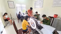 Hình ảnh đẹp của cán bộ chiến sỹ Công an quận Nam Từ Liêm cấp Căn cước công dân trong ngày Quốc tế lao động