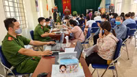 Hình ảnh đẹp của cán bộ chiến sỹ Công an quận Nam Từ Liêm cấp Căn cước công dân trong ngày Quốc tế lao động