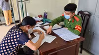 Hình ảnh đẹp của cán bộ chiến sỹ Công an quận Nam Từ Liêm cấp Căn cước công dân trong ngày Quốc tế lao động