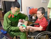 Gác kỳ nghỉ, cấp căn cước lưu động cho công dân