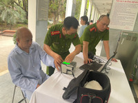 Gác kỳ nghỉ, cấp căn cước lưu động cho công dân