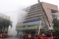 Toàn cảnh diễn tập phương án giải cứu nạn nhân vụ cháy nổ trong trường học