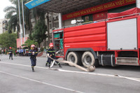 Toàn cảnh diễn tập phương án giải cứu nạn nhân vụ cháy nổ trong trường học