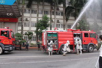 Toàn cảnh diễn tập phương án giải cứu nạn nhân vụ cháy nổ trong trường học