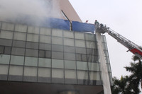 Toàn cảnh diễn tập phương án giải cứu nạn nhân vụ cháy nổ trong trường học