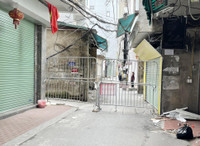 Hình ảnh người chiến sỹ áo xanh ở 'tâm dịch' Phú Đô