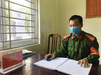 Hình ảnh người chiến sỹ áo xanh ở 'tâm dịch' Phú Đô