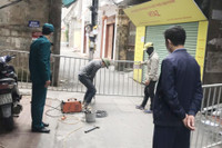 Hình ảnh người chiến sỹ áo xanh ở 'tâm dịch' Phú Đô