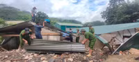 Công an tỉnh Điện Biên hỗ trợ nhân dân trước cơn mưa lũ 