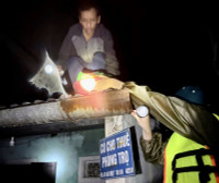 Công an thành phố Huế xuyên đêm ứng phó mưa lũ, bảo đảm an toàn tuyệt đối cho nhân dân