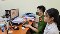  Công an Hà Nội miệt mài cấp định danh điện tử cho công dân trong dịp nghỉ lễ
