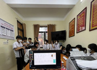  Công an Hà Nội miệt mài cấp định danh điện tử cho công dân trong dịp nghỉ lễ