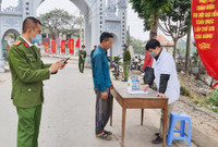 Công an quận Bắc Từ Liêm xử phạt 35 trường hợp không đeo khẩu trang nơi công cộng