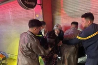Kịp thời cứu người mắc kẹt trong đám cháy tại phường Phương Liệt