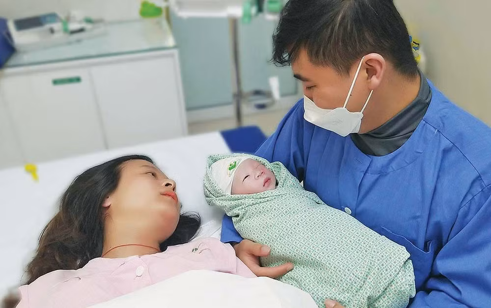 Hà Nội: Đề xuất hỗ trợ 4 triệu đồng với phụ nữ sinh đủ hai con trước 35 tuổi 