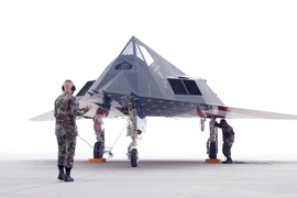 Bất ngờ khi máy bay tàng hình F-117 Nighthawk Mỹ tiếp tục bay tới năm 2034