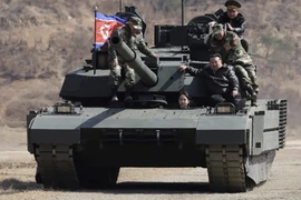 Con gái Kim Jong-un xuất hiện trên xe tăng chủ lực trong diễn tập quân sự Triều Tiên