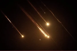 Israel nêu lý do không đánh chặn toàn bộ đầu đạn chùm của Iran