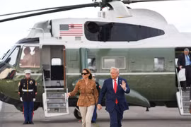 Máy bay chở khách 'áp sát' trực thăng Marine One chở ông Trump, Mỹ điều tra sự cố kiểm soát không lưu