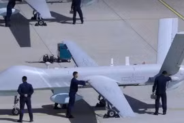 Trung Quốc công bố UAV KVD002 'diệt mục tiêu di động trên biển' 