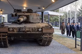 Triều Tiên trưng bày xe tăng chủ lực Leopard 2A4 thu từ chiến trường Ukraine