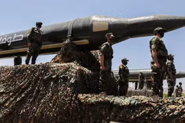 Houthi tuyên bố 'mở rộng phong tỏa hàng hải' tới kênh đào Suez, gia tăng sức ép với Arab Saudi