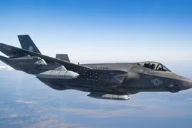 Tiêm kích F-35C kết hợp tên lửa AGM-158C LRASM: Năng lực tấn công mới của Hải quân Mỹ