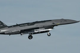 UAV YFQ-44A Fury lần đầu trang bị tên lửa AIM-120 AMRAAM, mở rộng khái niệm tiêm kích không người lái của Mỹ