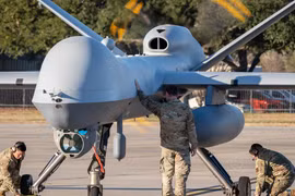 Mỹ biến ‘quái điểu’ MQ-9 Reaper thành 'thợ săn UAV' bằng rocket dẫn đường APKWS