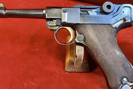 Luger P08 - súng ngắn bán tự động biểu tượng của Đức Quốc xã và là mục tiêu săn lùng của quân Đồng minh