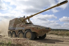 Anh bắt đầu sản xuất 37 pháo tự hành RCH 155 để hiện đại hóa lực lượng pháo binh