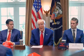 Cuộc họp khẩn khiến Tổng thống Donald Trump cân nhắc 'đánh lớn' Iran