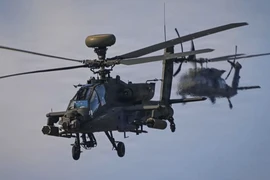 Trực thăng tấn công AH-64E Apache chứng minh khả năng săn UAV trong diễn tập tại Đức