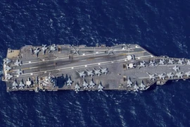 Siêu tàu sân bay Mỹ cập cảng sửa chữa sau sự cố hỏa hoạn