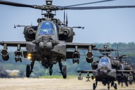 Mỹ triển khai trực thăng khét tiếng AH-64 Apache tới eo biển Hormuz, tăng cường tập kích mục tiêu Iran