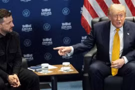 Những ‘cú bẻ lái’ của ông Trump trong chính sách với Iran và Ukraine