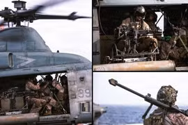 Xạ thủ trực thăng UH-1Y Mỹ luyện bắn tỉa giữa vùng biển Trung Đông